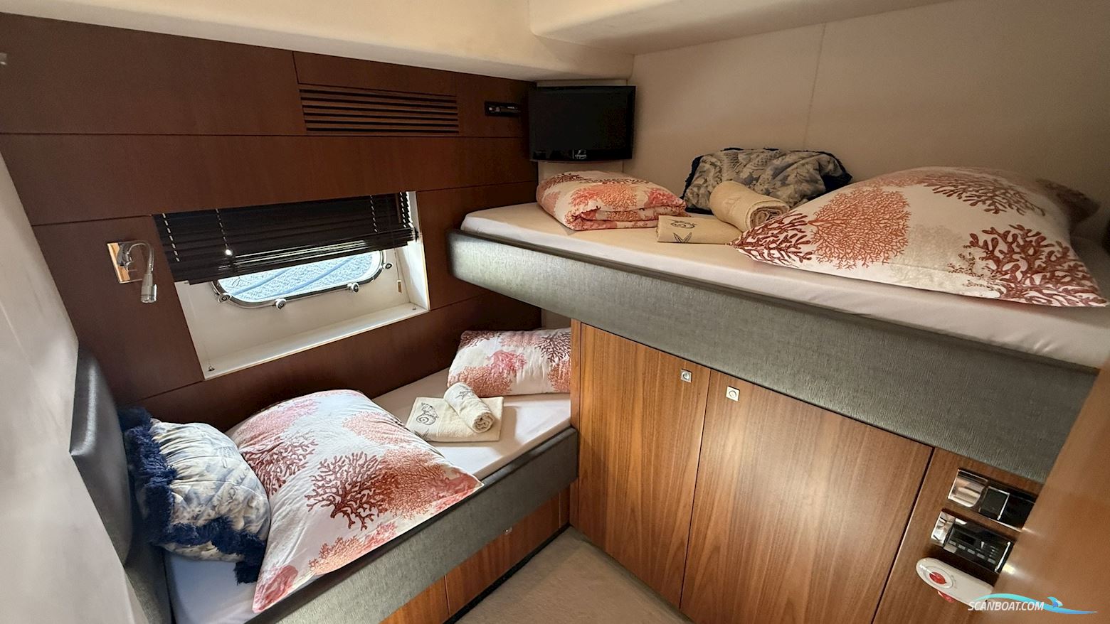 Sunseeker 64 Predator - 2011