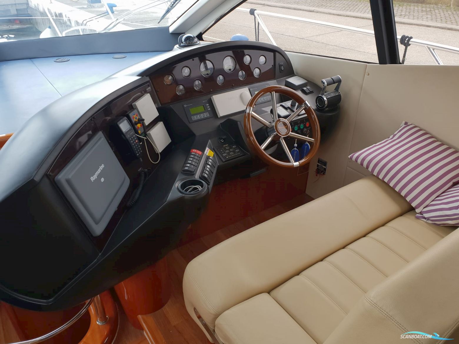 Sunseeker Predator 52