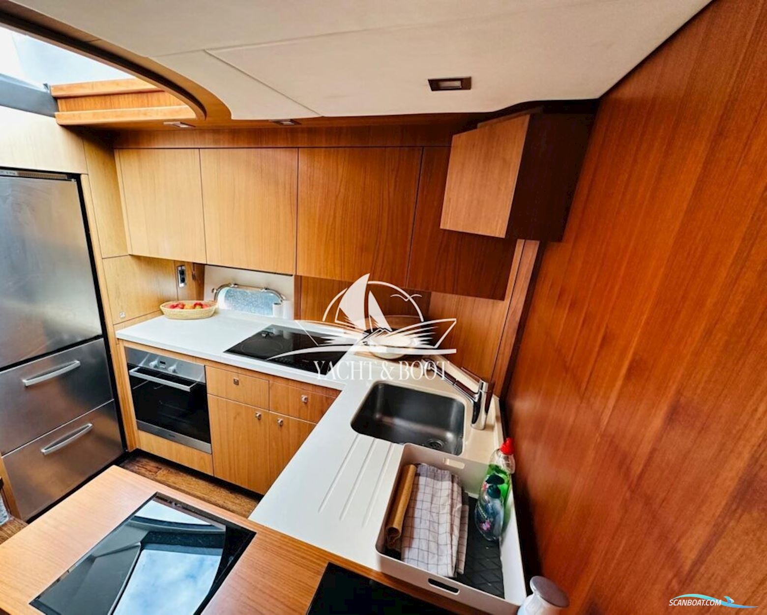 Sunseeker Predator 74 Sports Fly