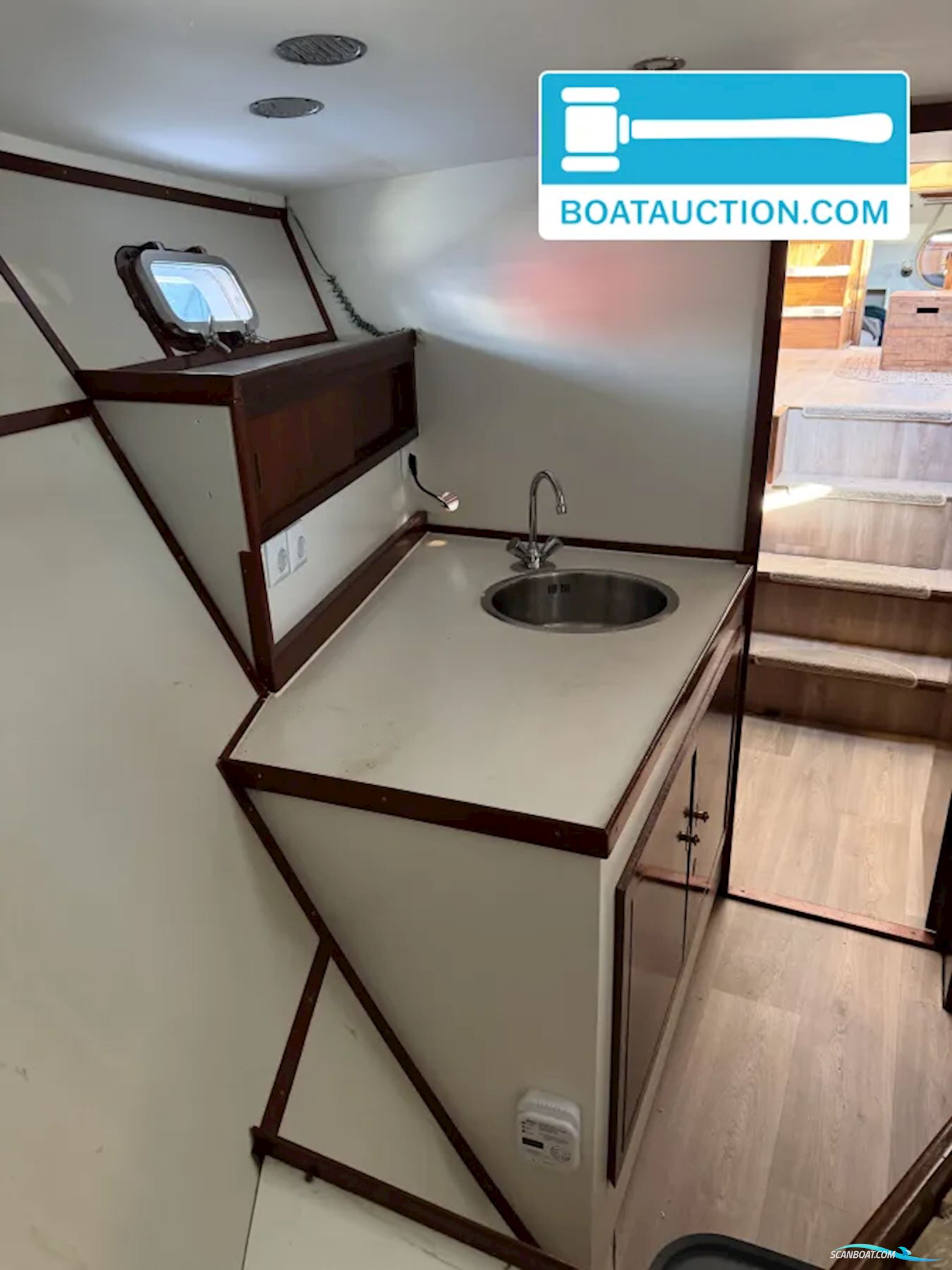 Super Van Craft 13.50