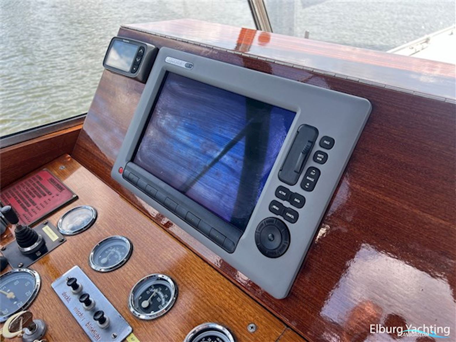 Super Van Craft 13.80