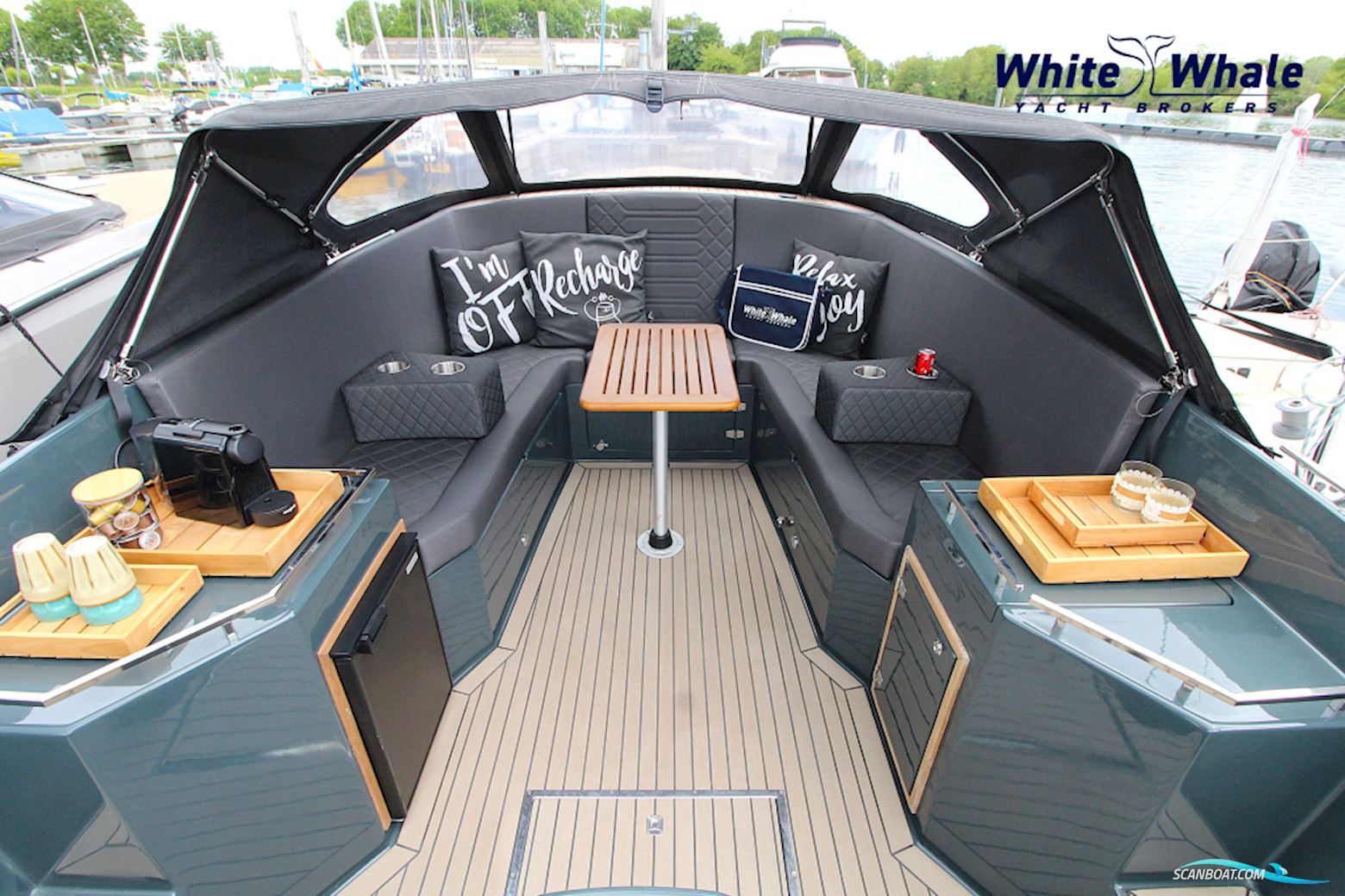 Tendr 27 Cabin
