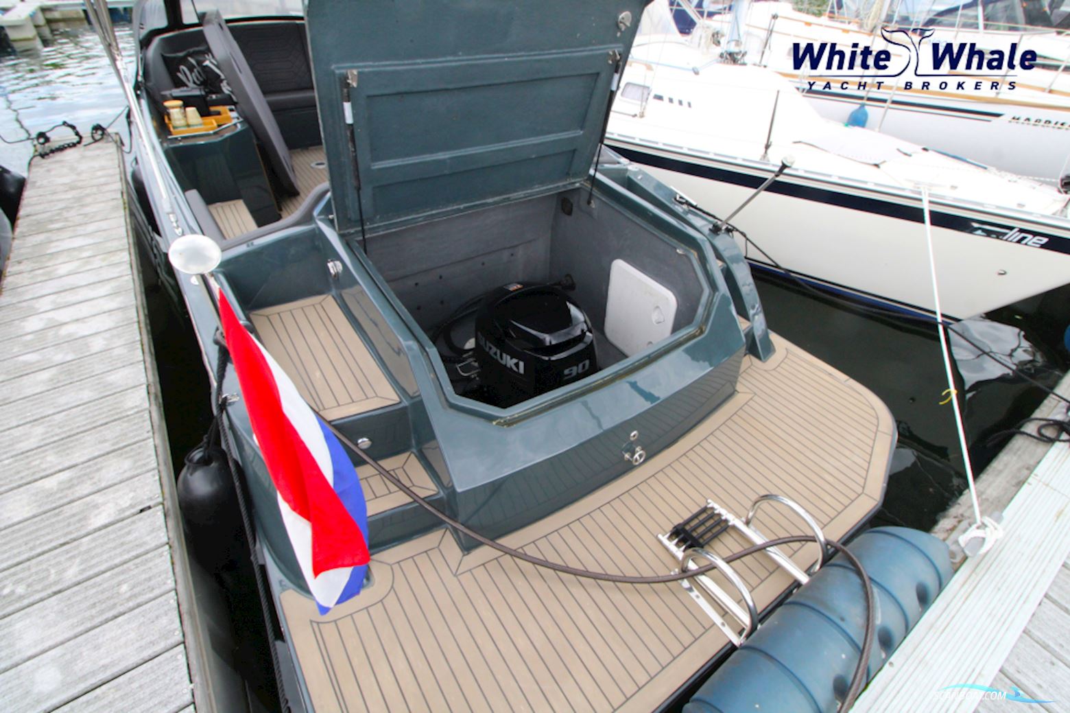 Tendr 27 Cabin