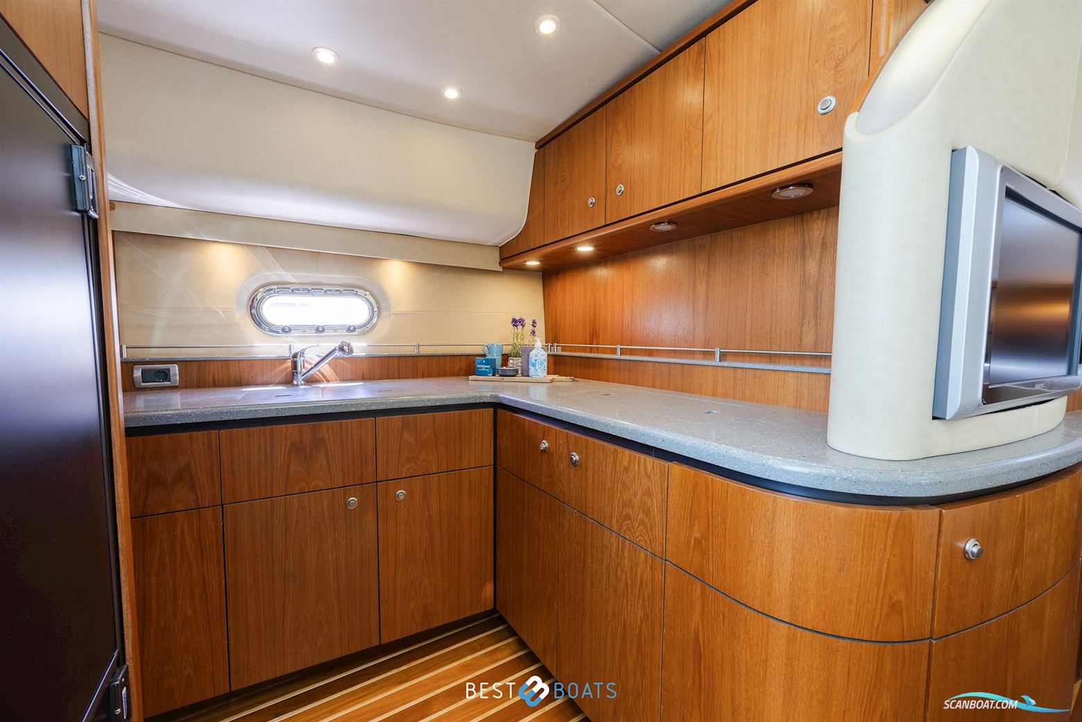 Tiara Yachts 4300 Sovran