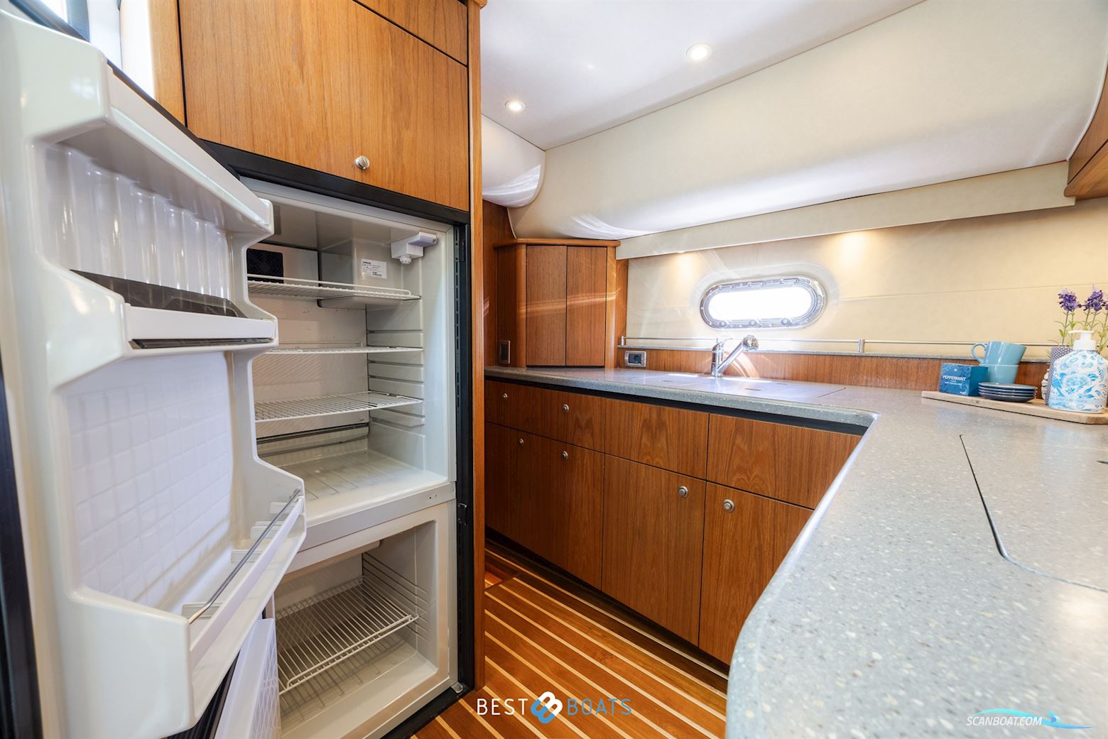 Tiara Yachts 4300 Sovran
