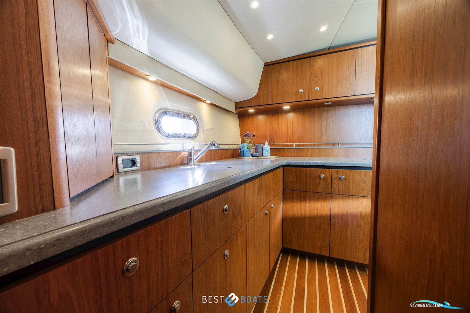 Tiara Yachts 4300 Sovran