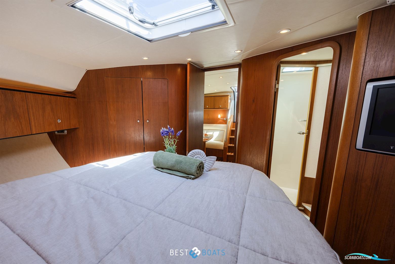 Tiara Yachts 4300 Sovran