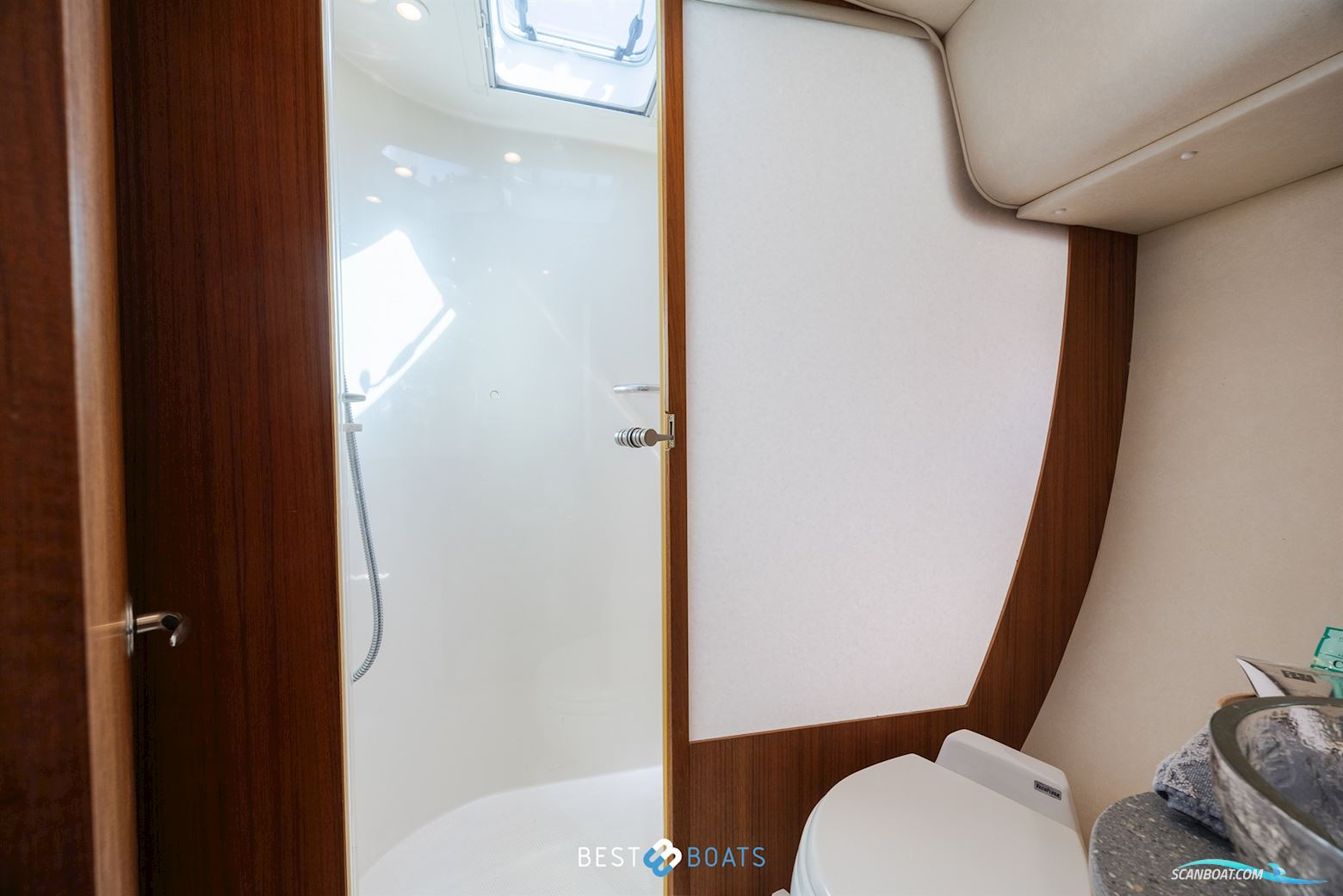 Tiara Yachts 4300 Sovran