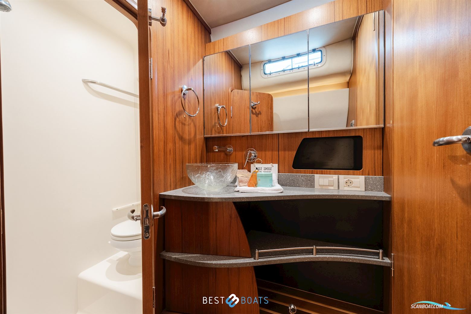 Tiara Yachts 4300 Sovran