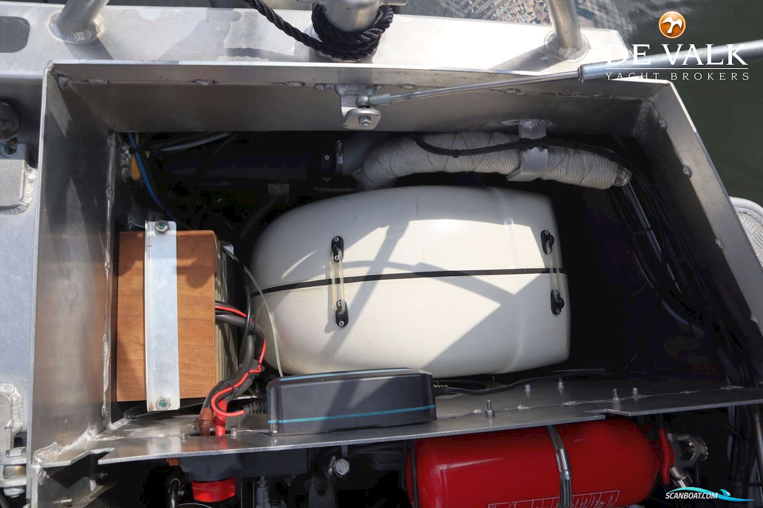 Tinn-silver 600 Cabin