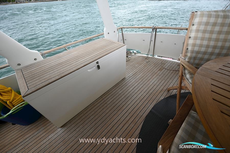 Trader 44 Sundeck