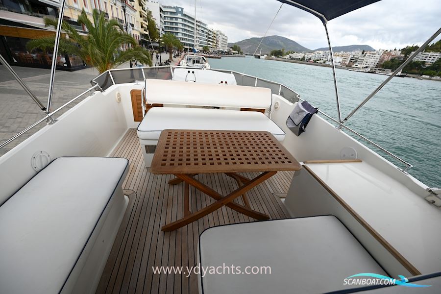 Trader 44 Sundeck