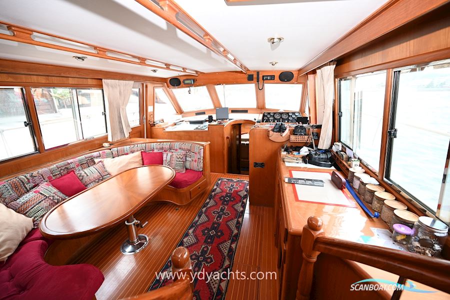 Trader 44 Sundeck
