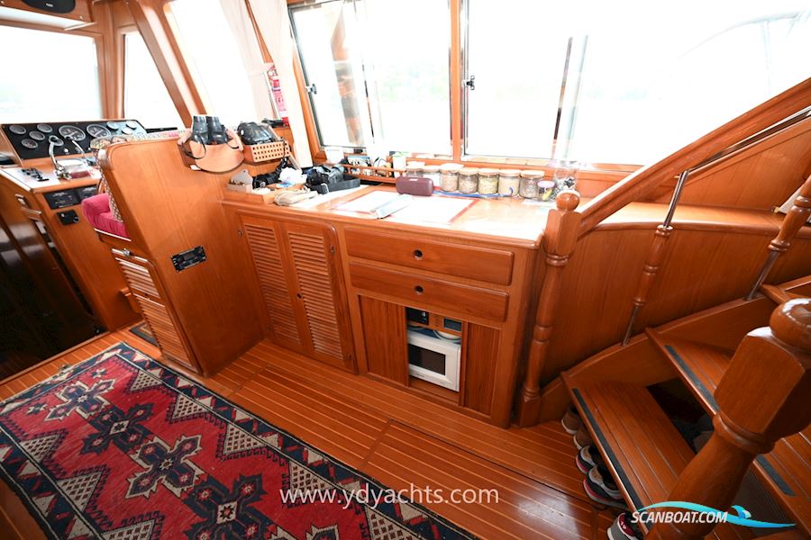 Trader 44 Sundeck