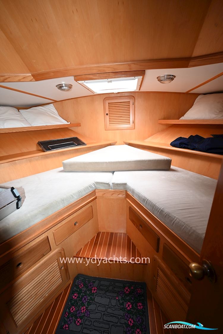 Trader 44 Sundeck