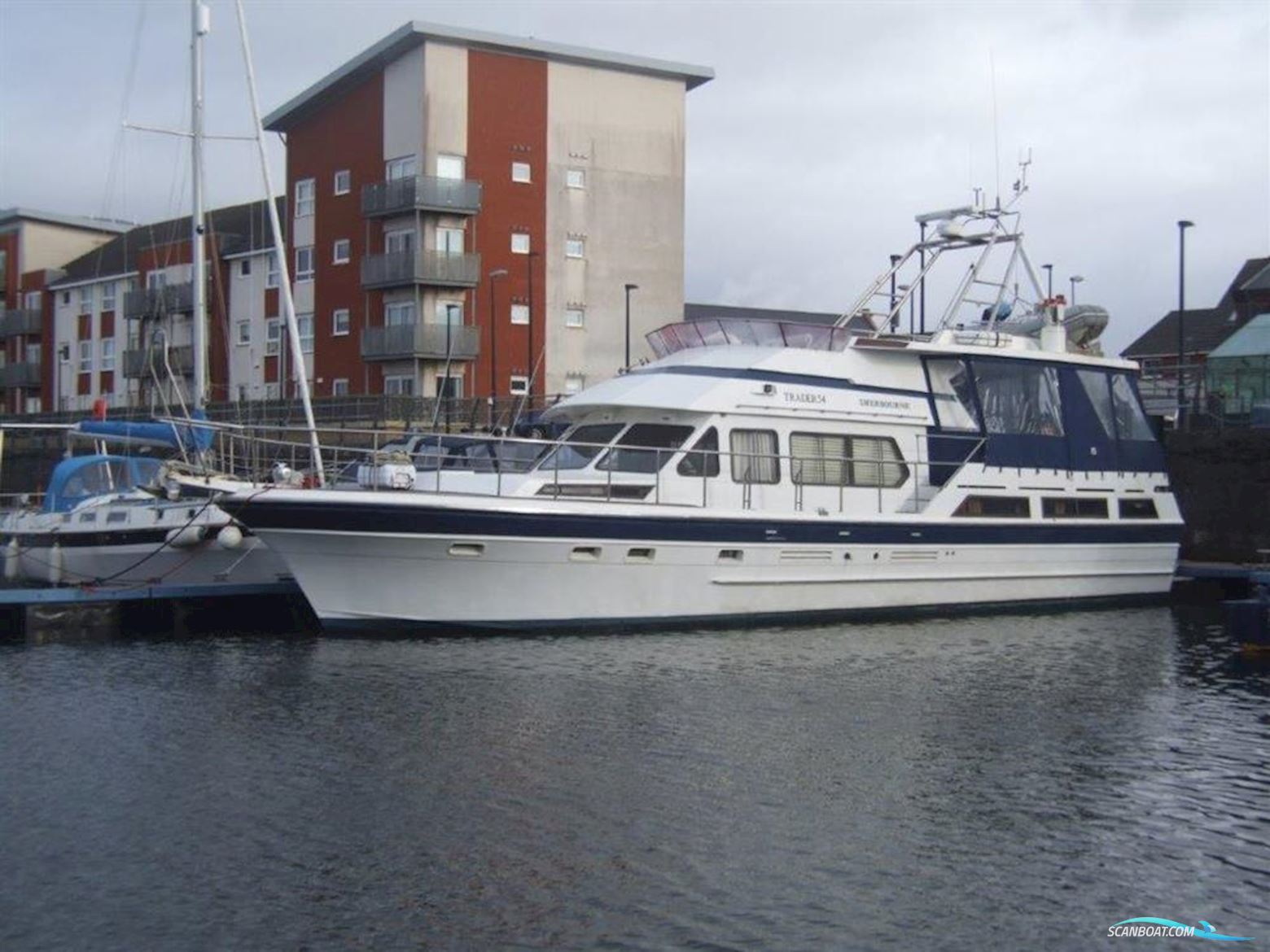 Trader 54 Sunliner Motorbåd 1986, med 2 x Caterpillar   320B motor, England