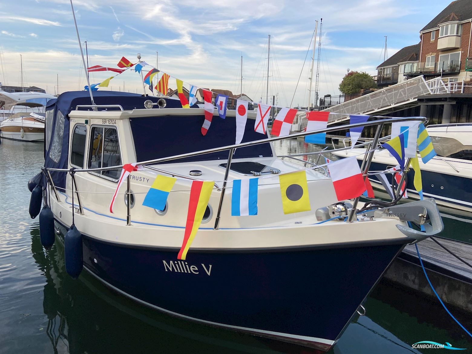 Trusty T23 Motorbåd 2017, med Yanmar motor, England