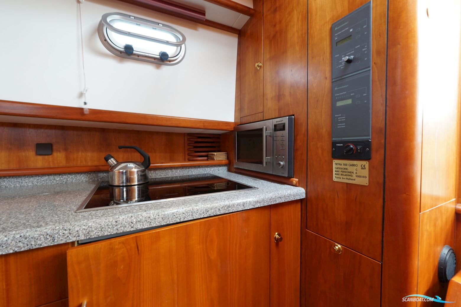 Tryvia 1100 OK Cabrio Spiegeldeur