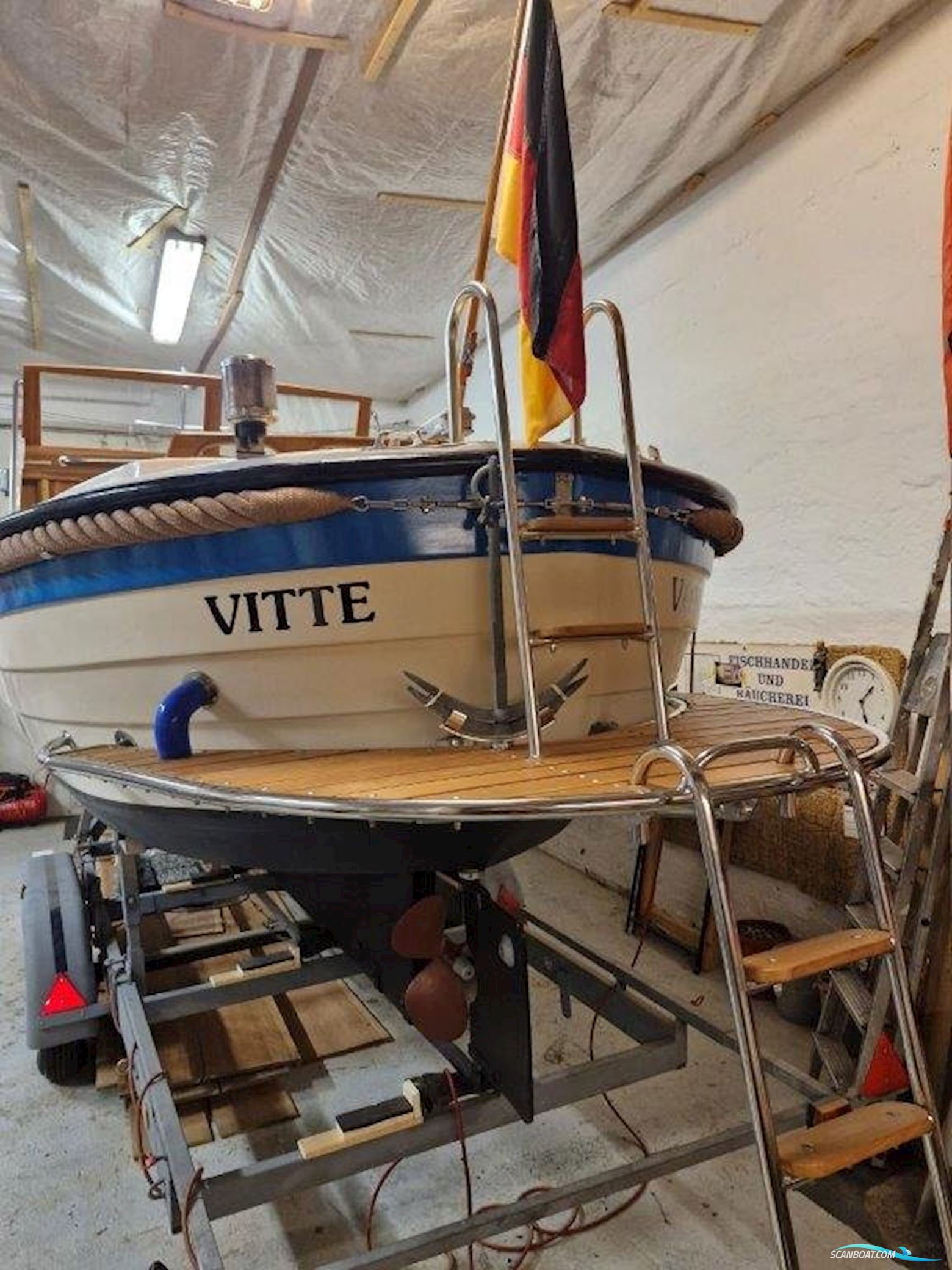 Tucker Boot Tucker Boat