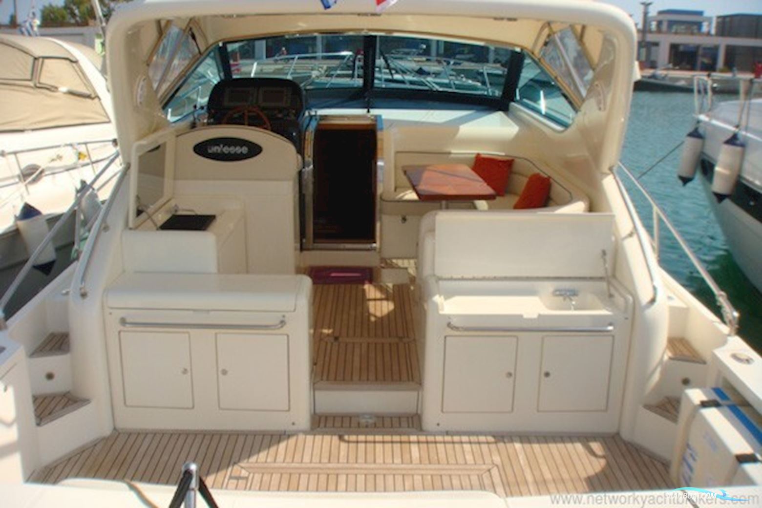 Uniesse 42