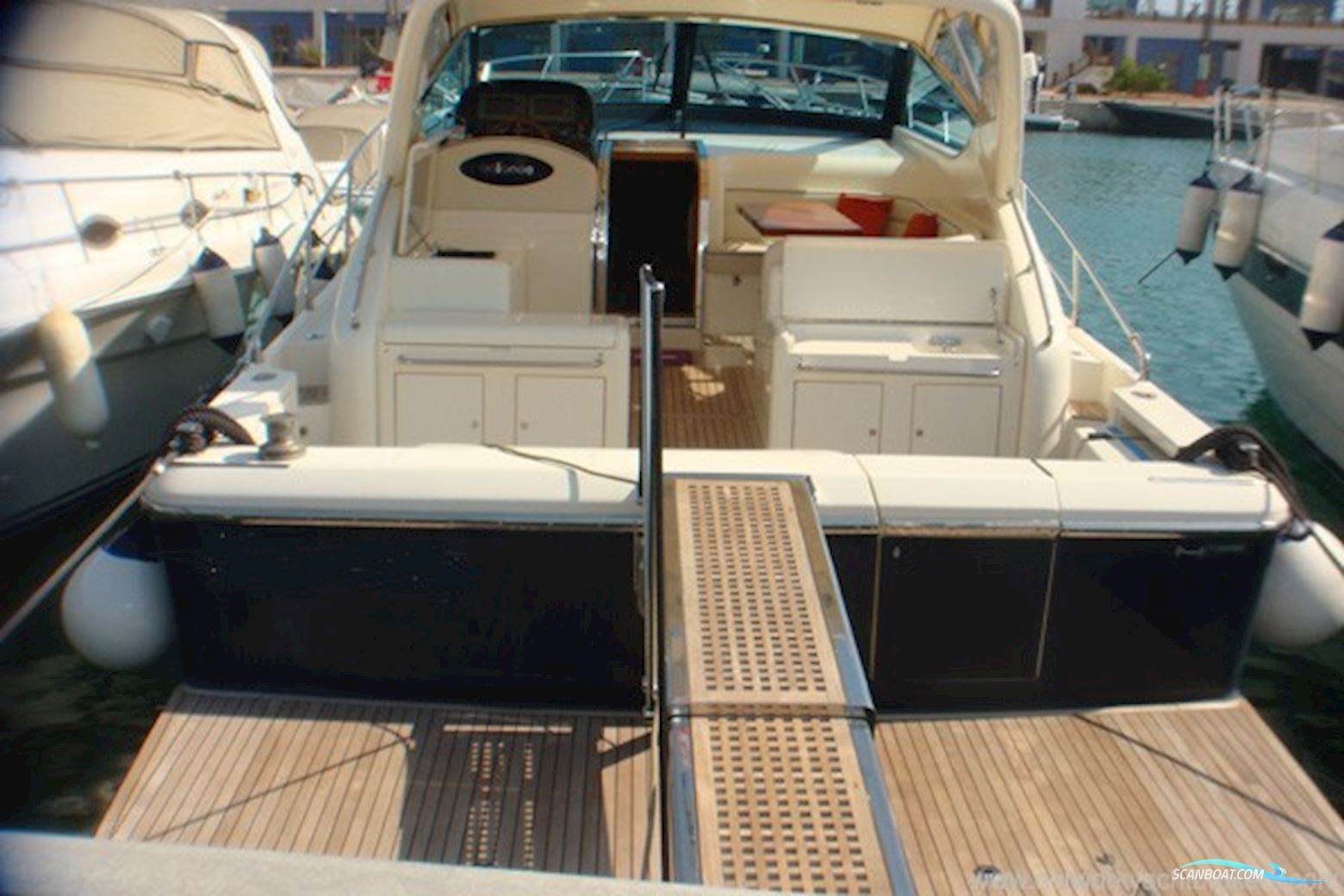 Uniesse 42