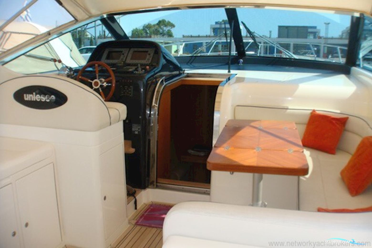 Uniesse 42