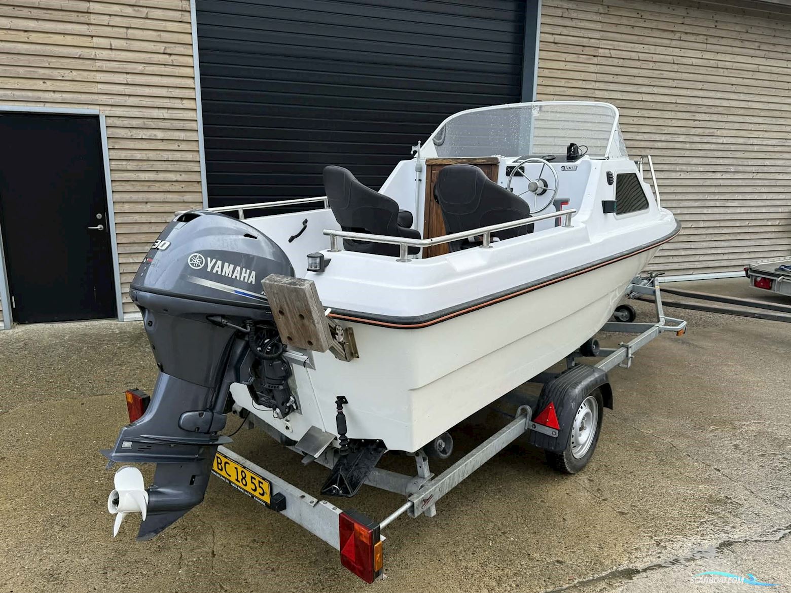 Uttern 4450C Kabinebåd Med Yamaha F30