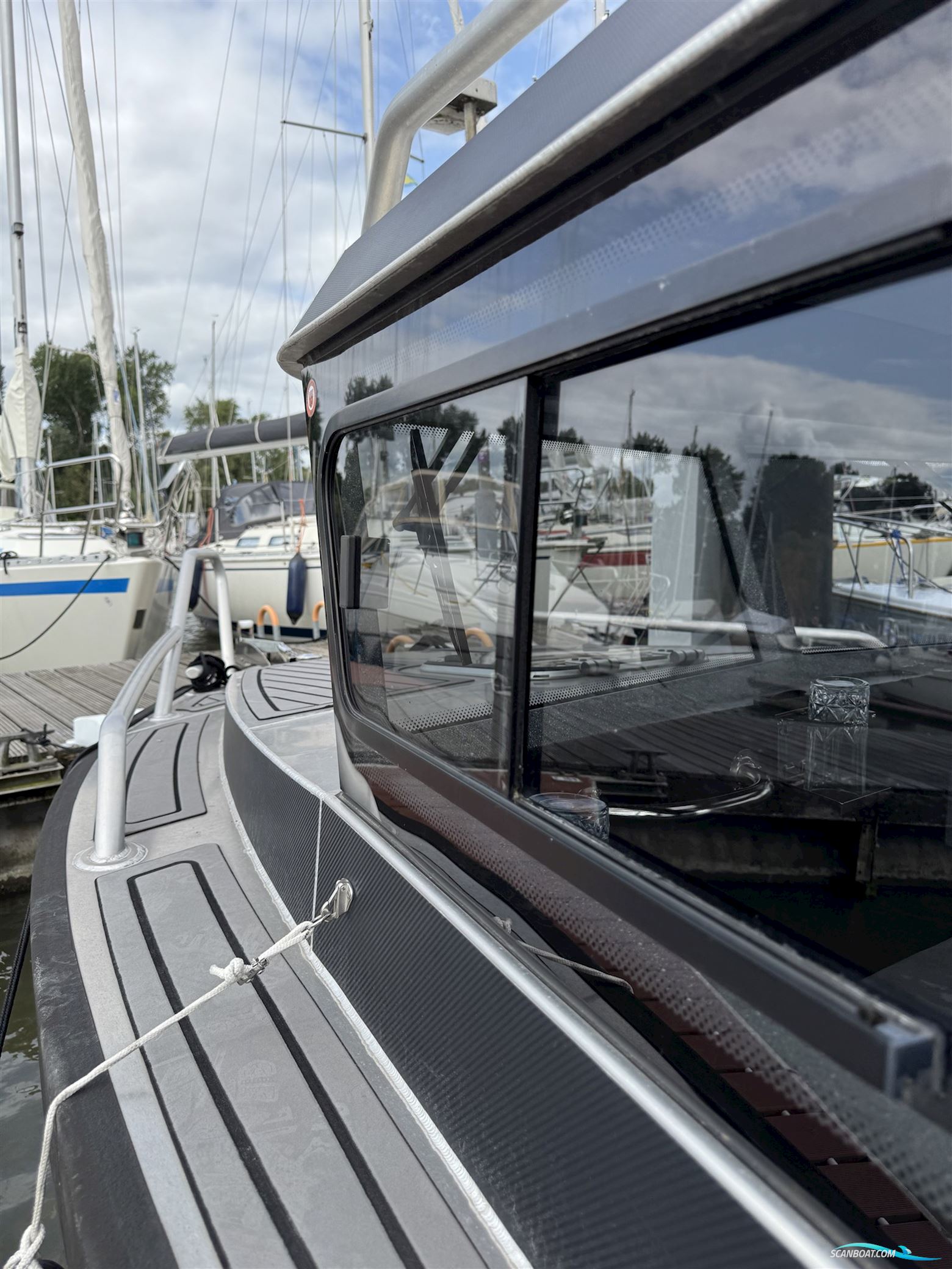 V-Boats Voyager 700 Cabin