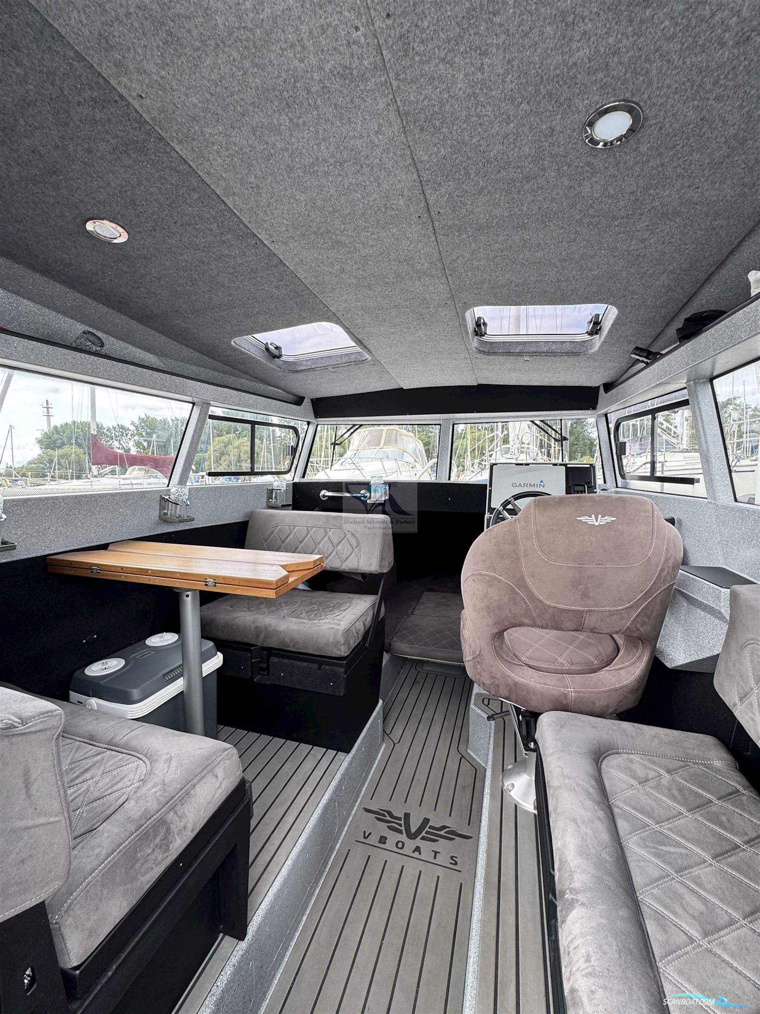 V-Boats Voyager 700 Cabin