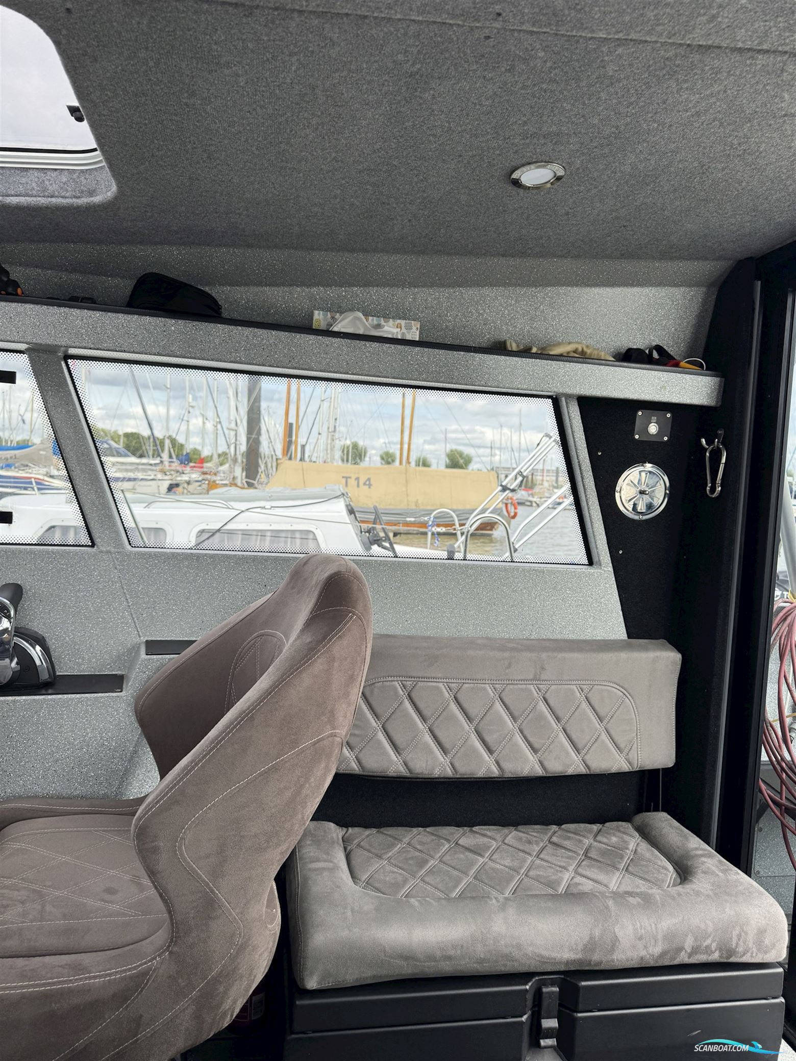 V-Boats Voyager 700 Cabin