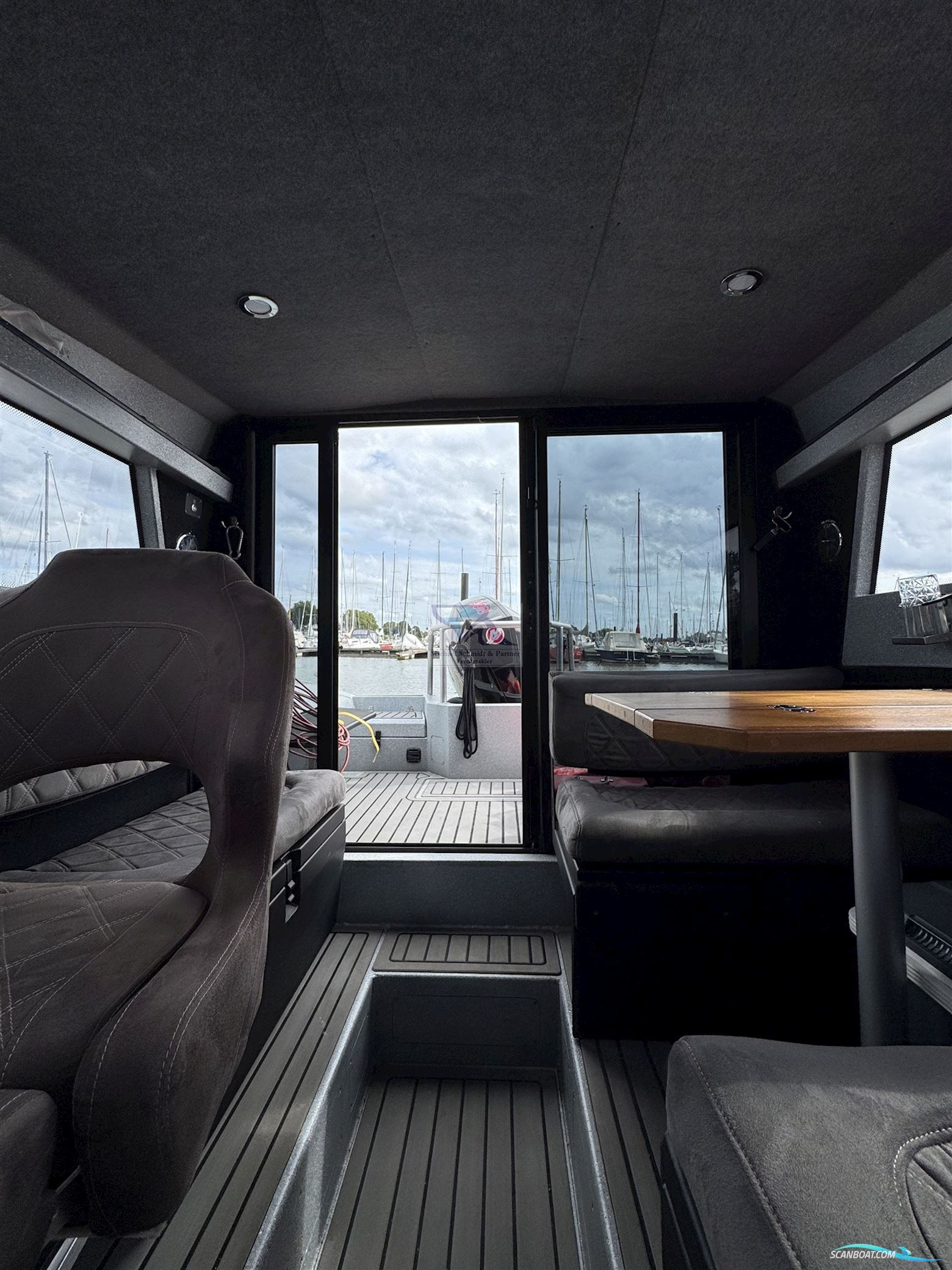 V-Boats Voyager 700 Cabin