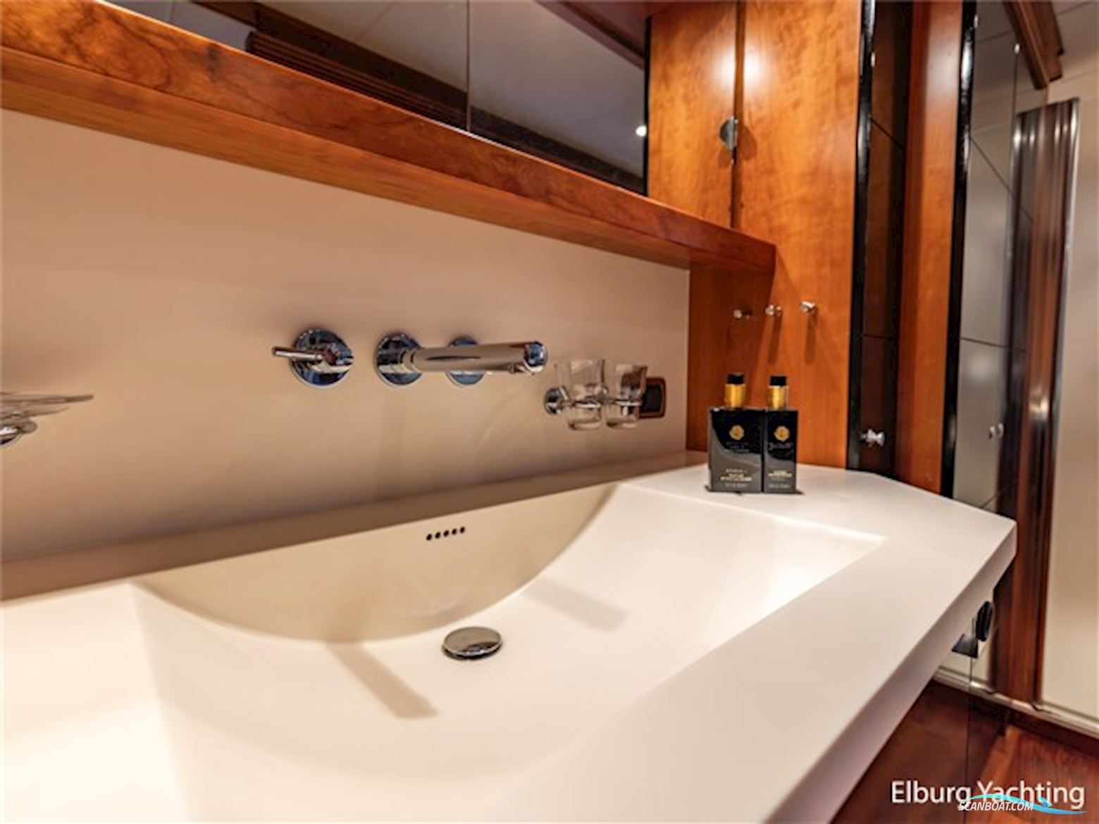 Valk Continental 1900 - Wheelhouse