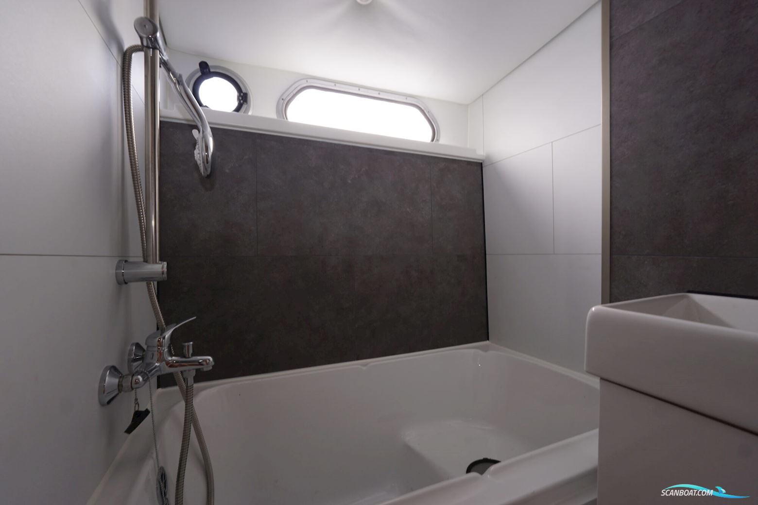 Valkkruiser 12.60 AK Cabrio