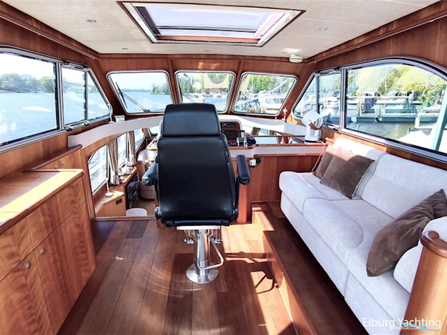 Van den Hoven 1600 - Exclusive