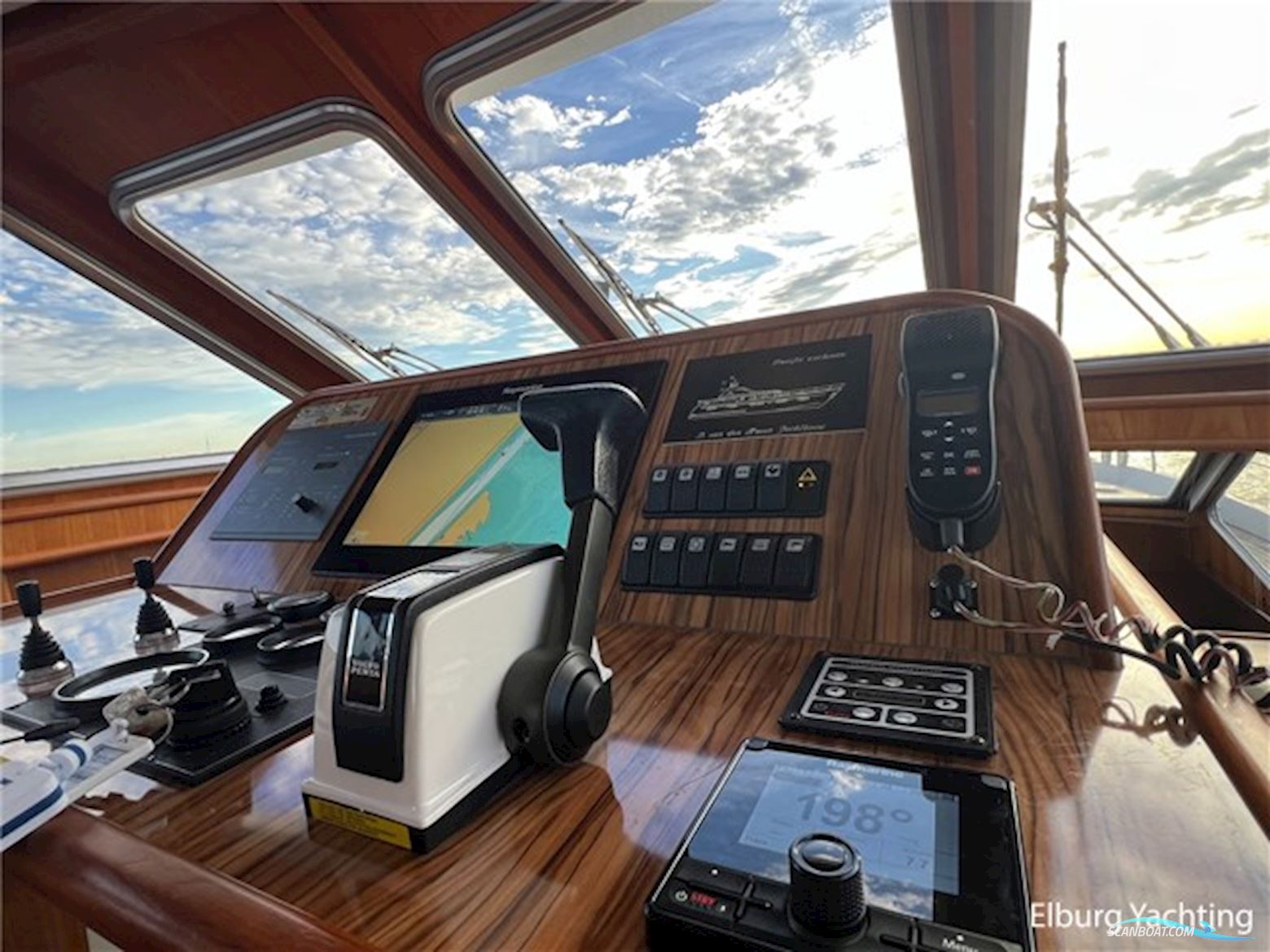 Van den Hoven Exclusive 1600 