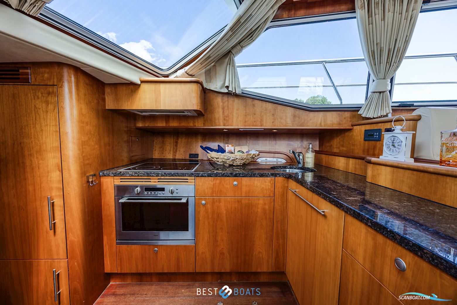 Van Den Hoven Exclusive 1600