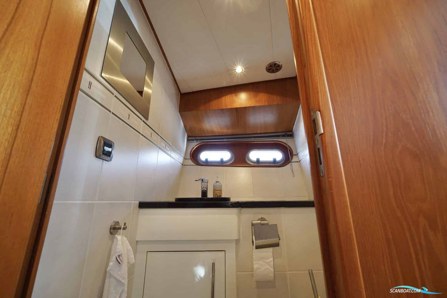 Van den Hoven Exclusive 18.00 VS