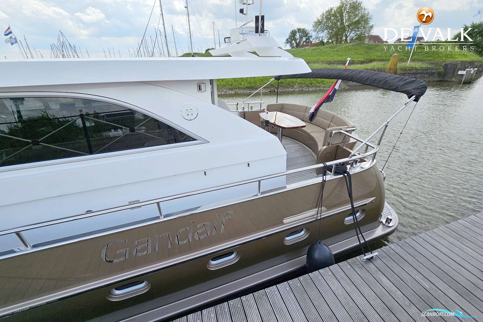 Van Den Hoven Executive 1700