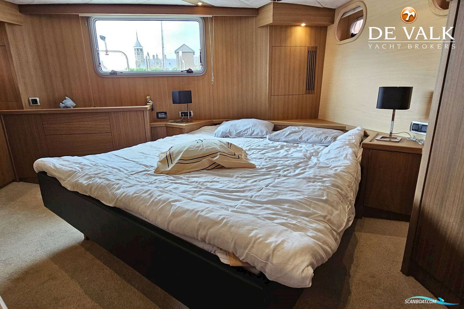 Van Den Hoven Executive 1700