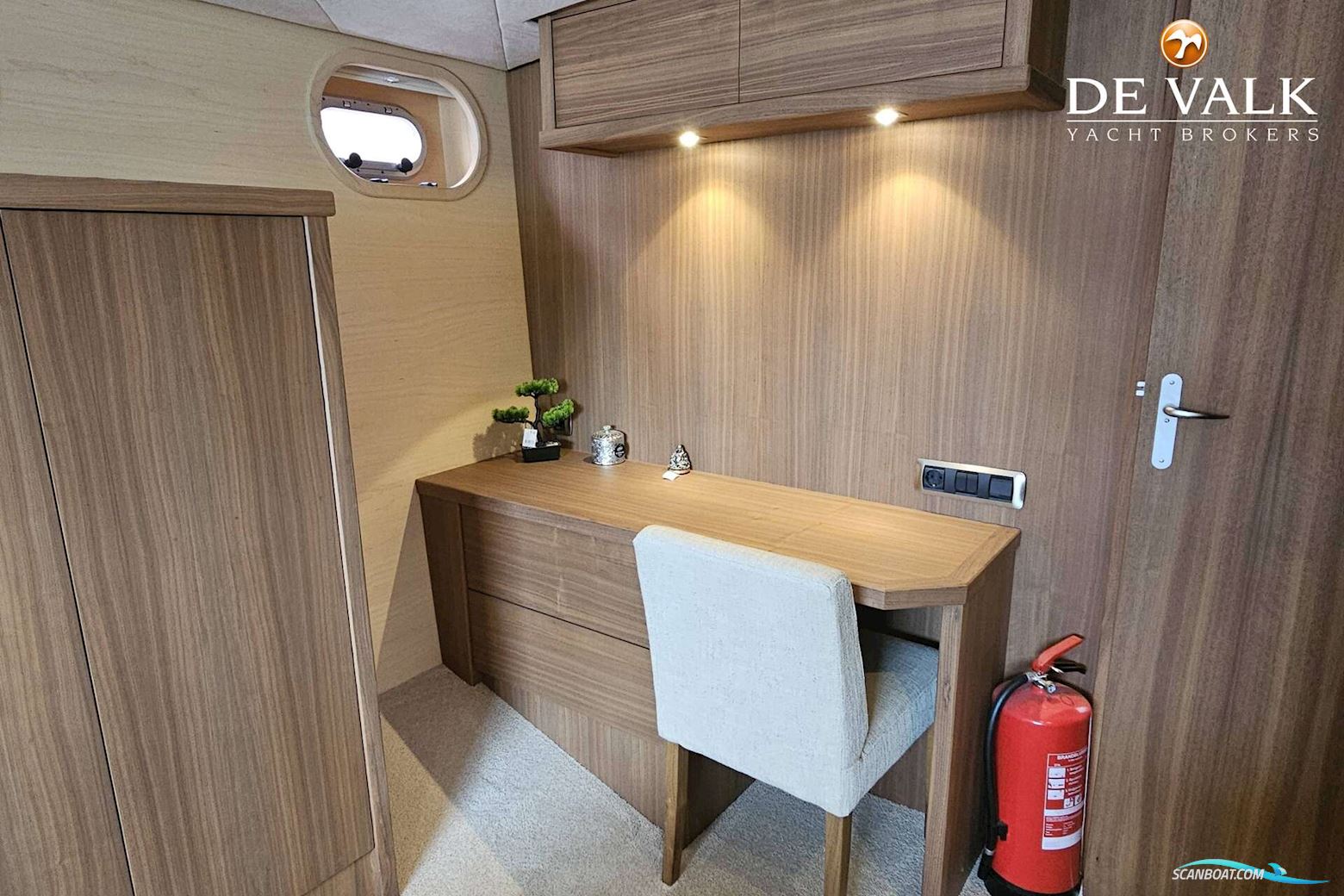 Van Den Hoven Executive 1700