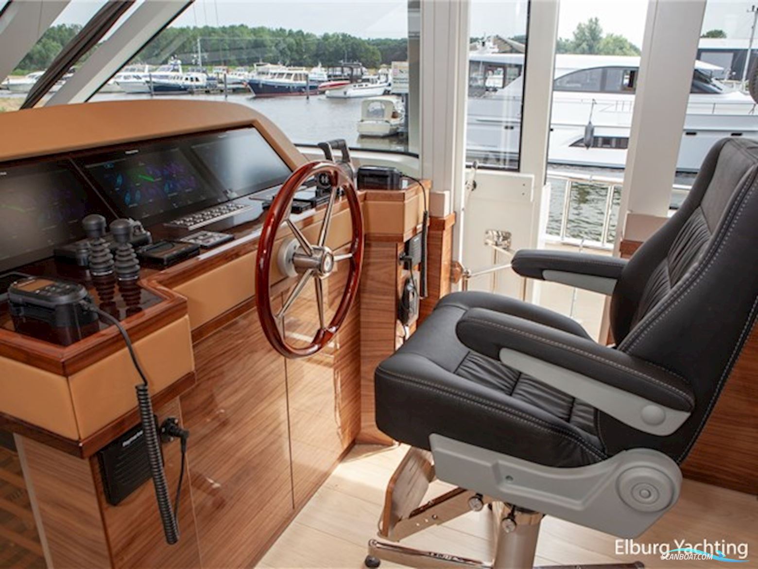 Van den Hoven Executive 2100 