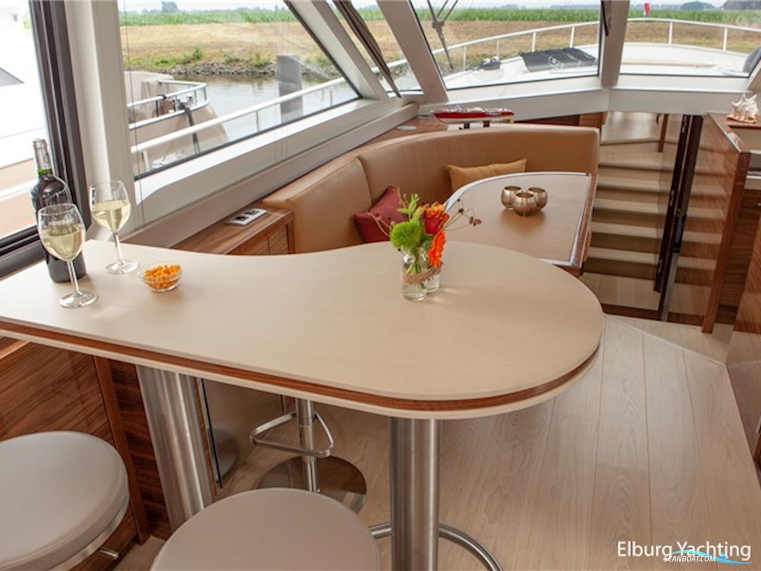 Van Den Hoven Executive 2100