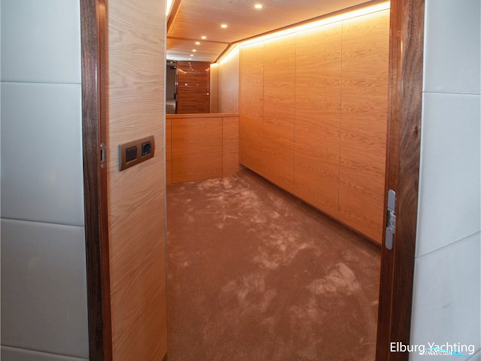 Van Den Hoven Executive 2100