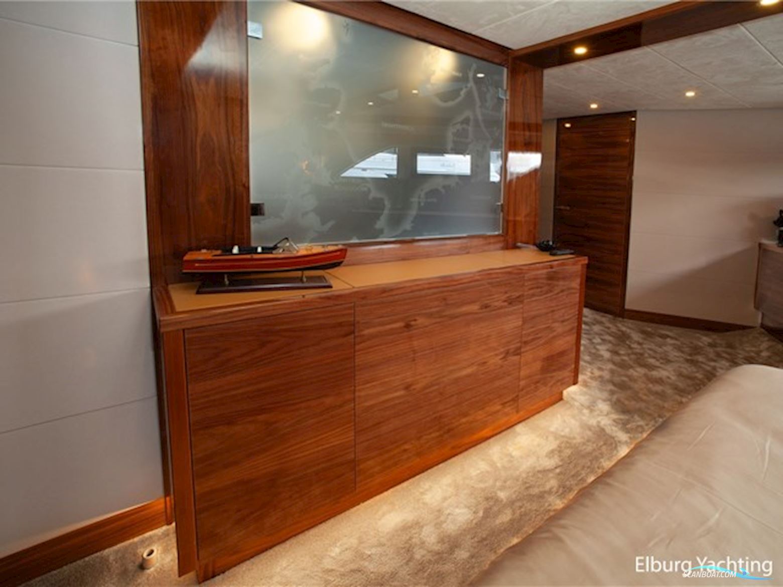 Van Den Hoven Executive 2100