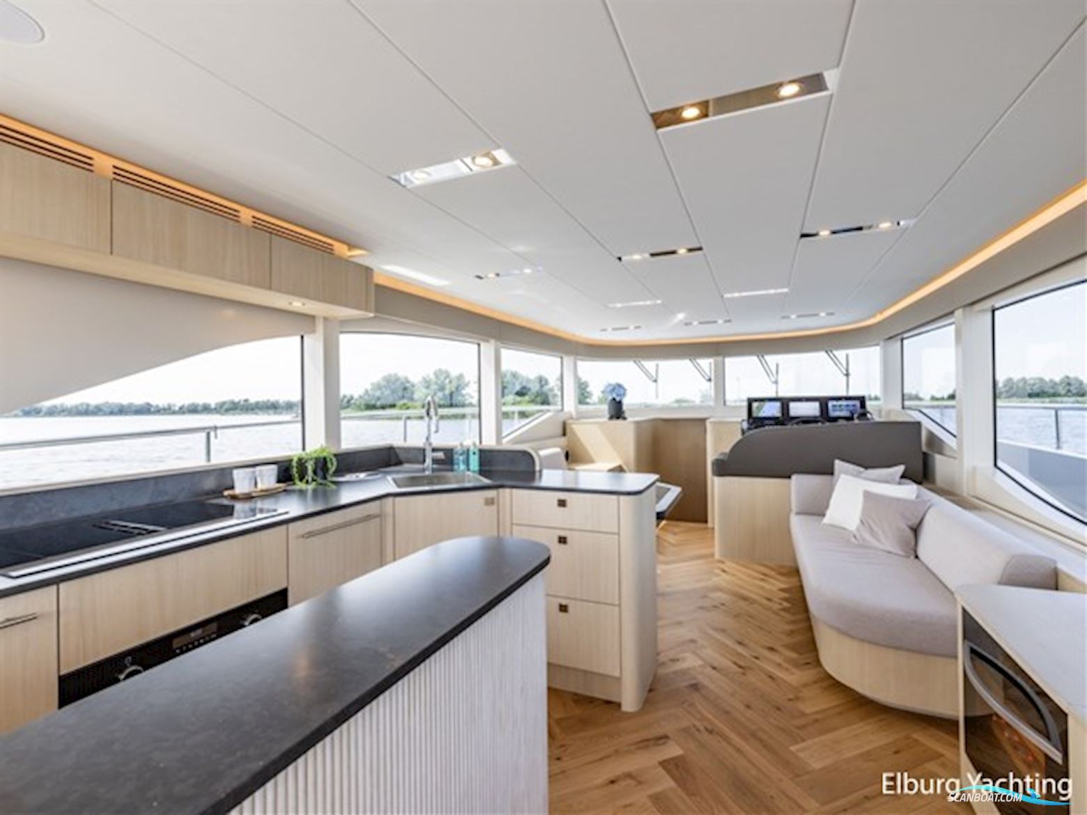 Van Den Hoven Voyager 56