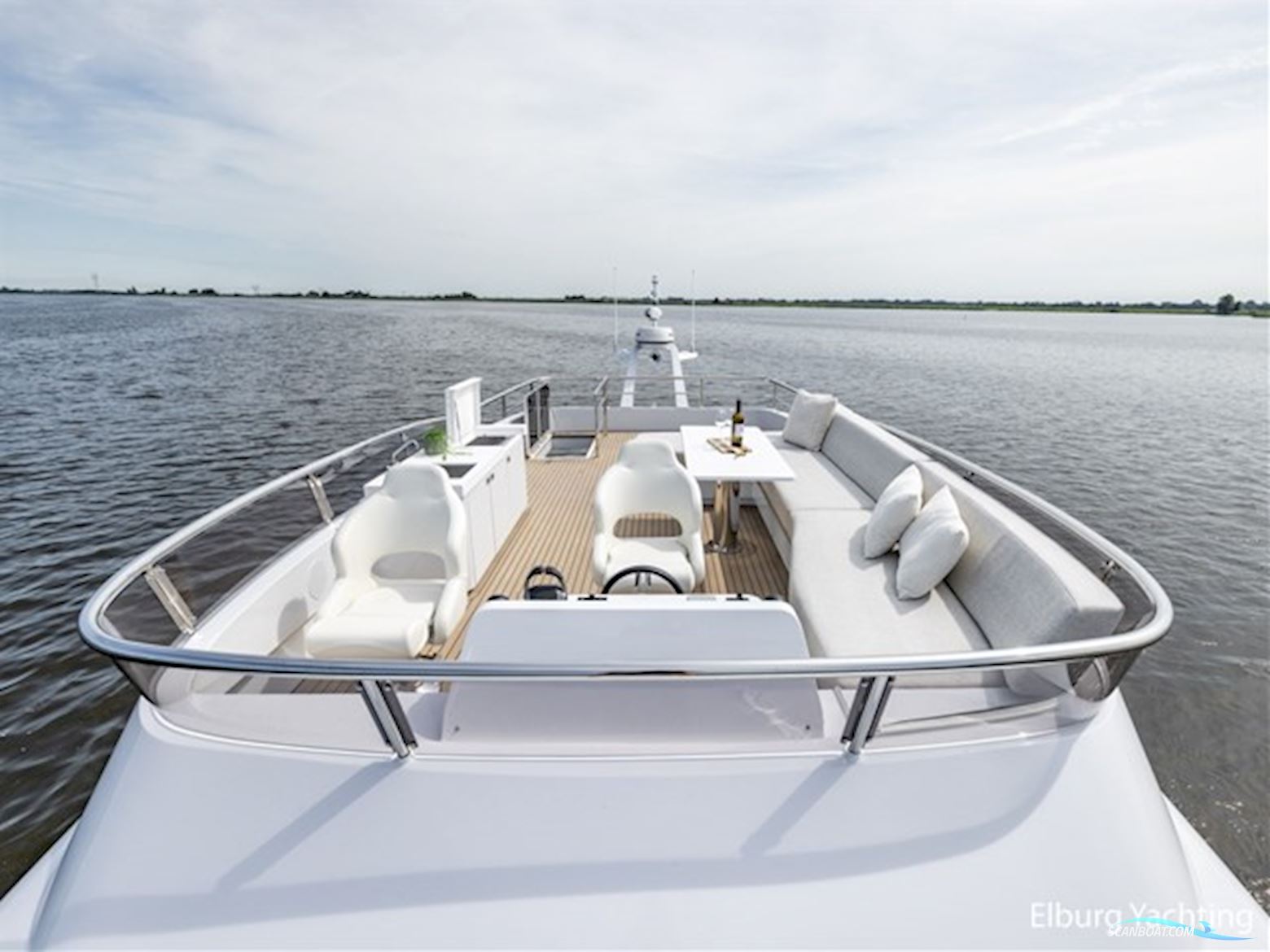 Van Den Hoven Voyager 56