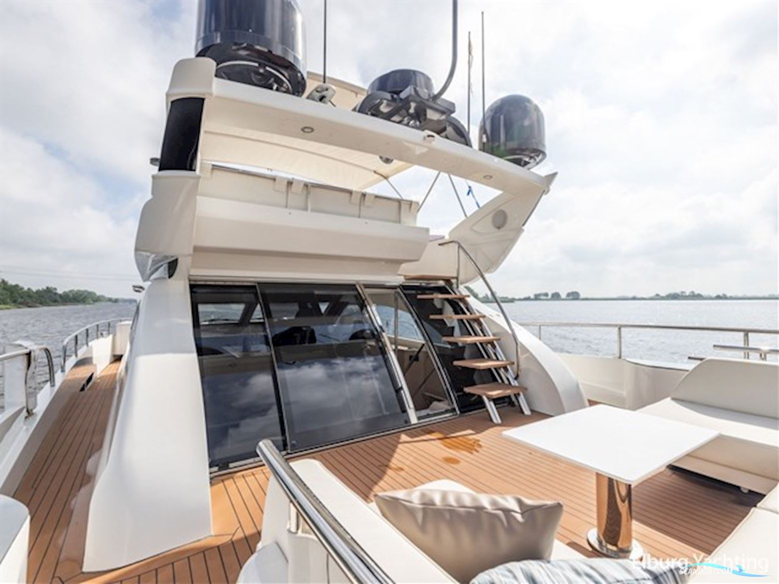 Van der Valk Beachclub 660 - Flybridge 