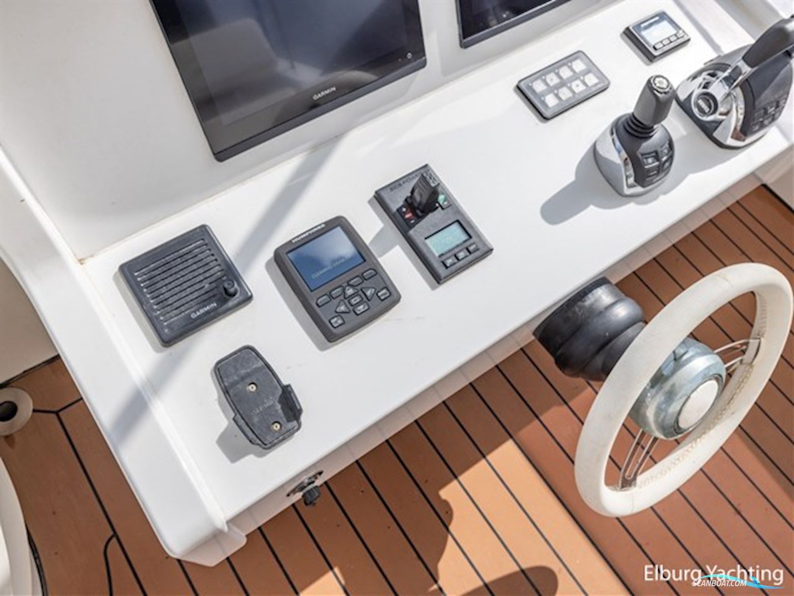 Van der Valk Beachclub 660 - Flybridge 