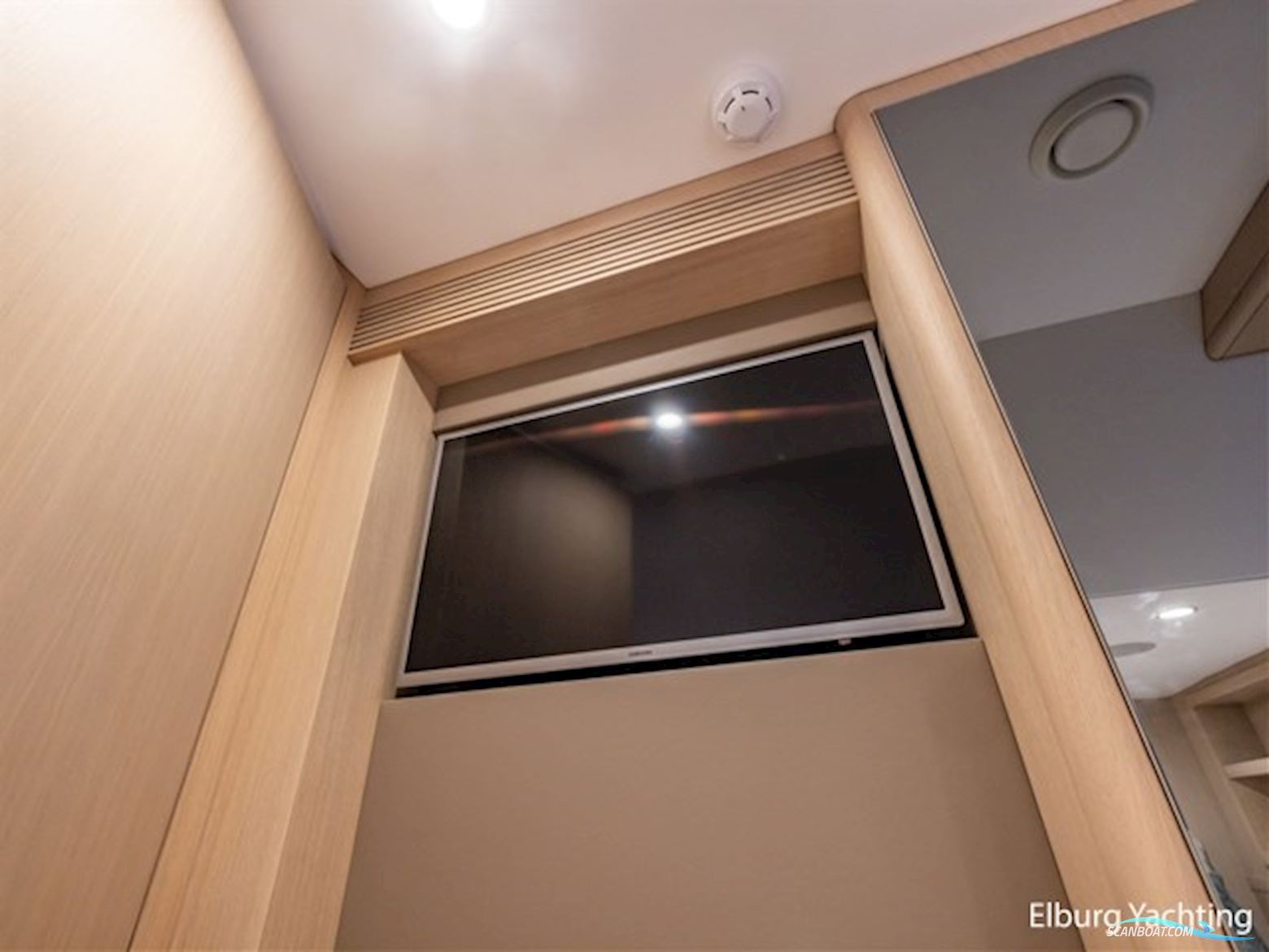 Van der Valk Beachclub 660 - Flybridge 