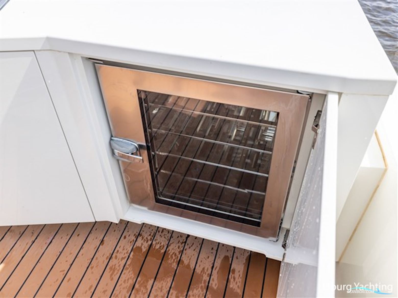 Van der Valk Beachclub 660 - Flybridge 